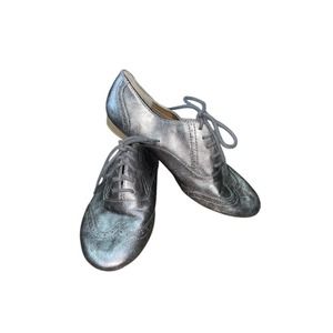 B.O.C ‎ Silver Metallic Wrinkle Pattern Lace up Front  Women's